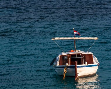 Hırvatistan 'ın Hvar adasındaki Zavala' dan güzel manzara Eylül 2016 'da Hvar' da.