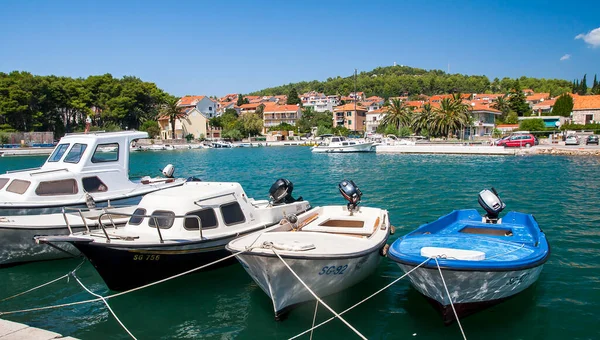 2016年8月頃にクロアチアのHvar島に位置する小さな町Stari Gradの景色Stari Grad — ストック写真