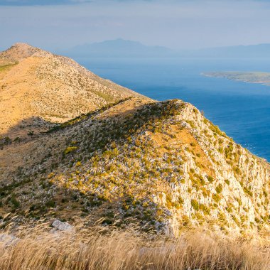 Sveti Nikola 'nın tepesinden Hvar adasının en yüksek manzarası.