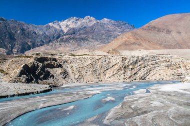 JOMSOM, NEPAL - CIRCA NOVEMBER 2013: Kali Gandaki Nepal ve Hindistan 'da bir nehirdir..