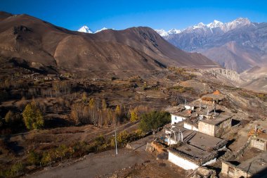 JHARKOT, NEPAL - CIRCA NOVEMBER 2013: Kasım 2013 'te Jharkot köyünün manzarası.