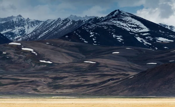 Tacikistan 'daki Pamir Dağları' nın güzel manzarası