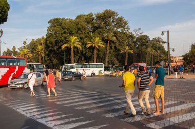 MARRAKECH, MOROCCO - CIRCA EPTEMBER 2014: Marakeş sokakları Eylül 2014 civarı Marakeş 'te.