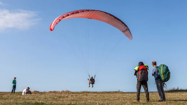 View Paraglider Practicing Extreme Sport Trzesacz Poland Circa August 2021 — Stock Photo, Image