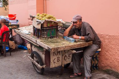 MARRAKECH, MOROCCO - CIRCA EPTEMBER 2014: Marakeş sokakları Eylül 2014 civarı Marakeş 'te.