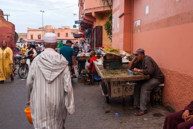 MARRAKECH, MOROCCO - CIRCA EPTEMBER 2014: Marakeş sokakları Eylül 2014 civarı Marakeş 'te.