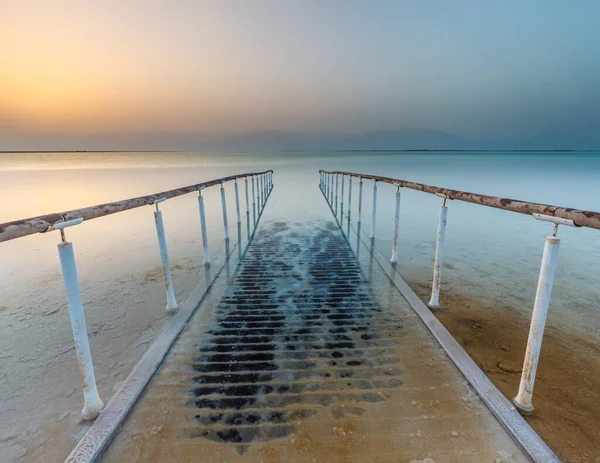 İsrail 'deki Ölü Deniz' in güzel manzarası.