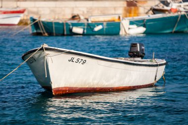 Hırvatistan 'ın Hvar adasındaki Zavala' dan güzel manzara Eylül 2016 'da Hvar' da.