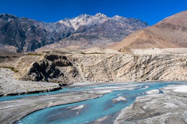 JOMSOM, NEPAL - CIRCA NOVEMBER 2013: Kali Gandaki Nepal ve Hindistan 'da bir nehirdir..