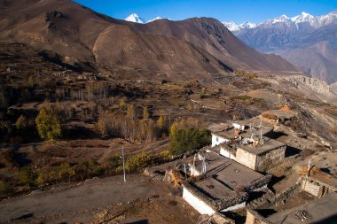 JHARKOT, NEPAL - CIRCA NOVEMBER 2013: Kasım 2013 'te Jharkot köyünün manzarası.