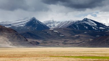 Tacikistan 'daki Pamir Dağları' nın güzel manzarası