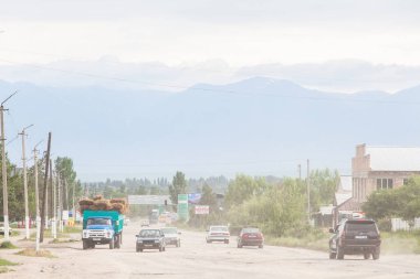 KARAKOL, KYRGYZSTAN - CIRCA HAZİRAN 2017: Karakol önceden Kırgızistan 'ın Kırgızistan' daki Issyk-Kul Gölü 'nün doğu ucu yakınlarındaki dördüncü büyük şehir.