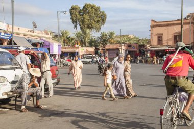 MARRAKECH, MOROCCO - CIRCA EPTEMBER 2014: Marakeş sokakları Eylül 2014 civarı Marakeş 'te.