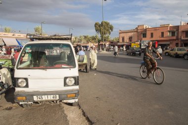 MARRAKECH, MOROCCO - CIRCA EPTEMBER 2014: Marakeş sokakları Eylül 2014 civarı Marakeş 'te.