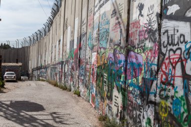 BETHLEHEM, ISRAEL - CIRCA MAYIS 2018: İsrail Batı Şeria bariyeri veya duvarı Mayıs 2018 'de Beytüllahim' de.