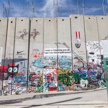 BETHLEHEM, ISRAEL - CIRCA MAYIS 2018: İsrail Batı Şeria bariyeri veya duvarı Mayıs 2018 'de Beytüllahim' de.