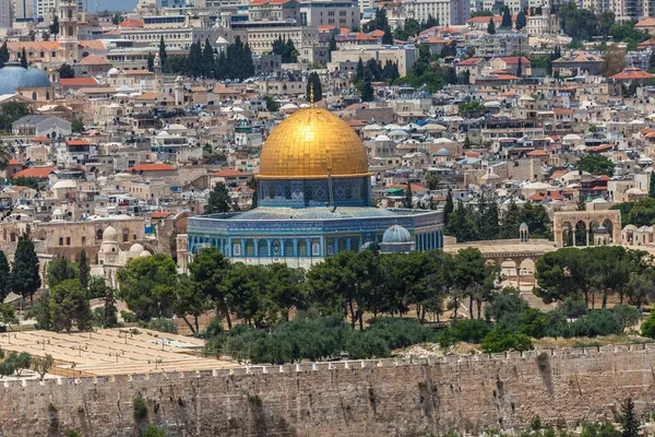 JERUSALEM, ISRAEL - CIRCA MAYIS 2018: Kudüs şehrinin muhteşem manzarası Mayıs 2018 'de Kudüs' te.