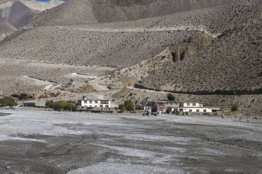 EKLE BHATTI, NEPAL - CIRCA NOVEMBER 2013: Himalayalar 'da Ekle Bhatti köyünün görüntüsü Kasım 2013 dolaylarında Ekle Bhatti' de.