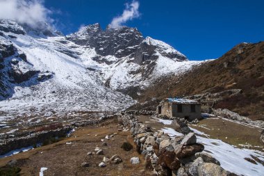 GOKYO, NEPAL - CIRCA ECTOBER 2013: Gokyo ve Machhermo arasında Ekim 2013 'te.