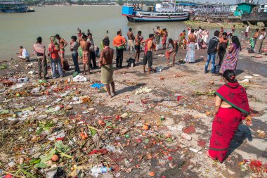 CALCUTTA, INDIA - CIRCA NOVEMBER 2013: Kalküta ghatları Kasım 2013 dolaylarında Kalküta 'da.