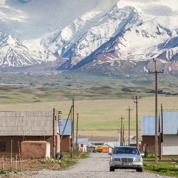 Sary Mogul Kyrgyzstan Circa June 2017 View Sary Mogul Village — Stock Photo, Image