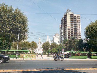 BUENOS AIRES, ARGENTINA - CIRCA MARCH 2023: Buenos Aires 'in hareketli caddeleri, Arjantin' in başkenti, Mart 2023 Buenos Aires.