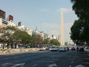BUENOS AIRES, ARGENTINA - CIRCA MARCH 2023: Buenos Aires 'in hareketli caddeleri, Arjantin' in başkenti, Mart 2023 Buenos Aires.
