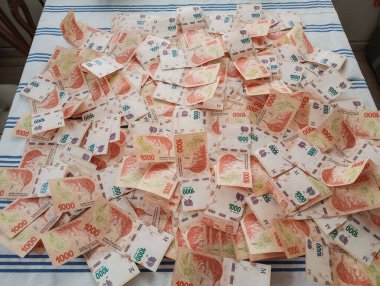 USHUAIA, ARGENTINA - CIRCA FEBRUARY 2023: Arjantin 'de enflasyon zamanlarında peso, Şubat 2023 dolaylarında Ushuaia' da.