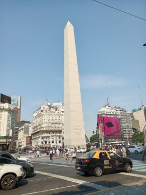 BUENOS AIRES, ARGENTINA - CIRCA MARCH 2023: Buenos Aires 'in hareketli caddeleri, Arjantin' in başkenti, Mart 2023 Buenos Aires.