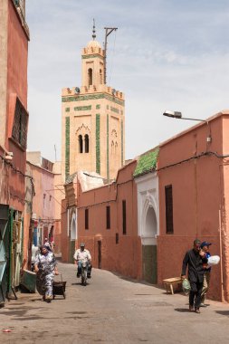 MARRAKECH, MOROCCO - CIRCA EPTEMBER 2014: Marakeş sokakları Eylül 2014 civarı Marakeş 'te.