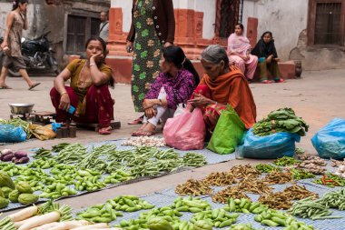 Sokak ticareti, Nepal 'de Ekim 2013' te Katmandu 'da satışın temel biçimidir..