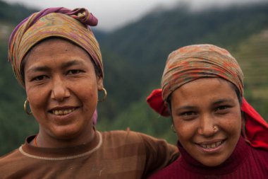 JUNBESI, NEPAL - CIRCA ECTOBER 2013: Nepalli kadın Ekim 2013 'te Junbesi' de.
