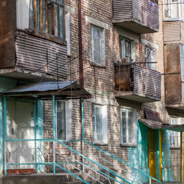 Karakol, Kırgızistan 'ın Kırgızistan' daki Issyk-Kul Gölü 'nün doğu ucu yakınlarındaki Kırgızistan' ın dördüncü büyük şehridir.