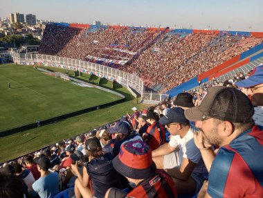BUENOS AIRES, ARGENTINA - CIRCA MARCH 2023: Buenos Aires 'teki San Lorenzo de Almagro Stadyumundaki taraftarlar, Mart 2023' te Buenos Aires 'te.