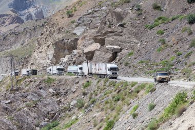 KHOROG, TAJIKISTAN - CIRCA HAZİRAN 2017: Khorog 'dan Dushanbe' ye giden yol Haziran 2017 civarında Khorog 'da.