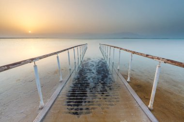 İsrail 'deki Ölü Deniz' in güzel manzarası.