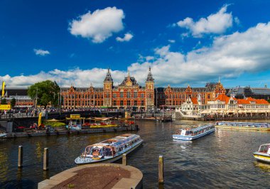 Amsterdam, Hollanda - 9 Ağustos: Centraal İstasyonu