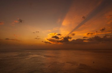 Barbados açıklarında Karayip Denizi üzerinde muhteşem bir gün batımı.