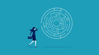 İş sorunlarını çöz. İş kadını bir labirent vektörünü çözmeyi düşünüyor