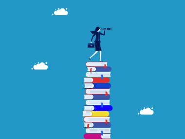 Kariyer geliştirme fırsatları için eğitim. İleri görüşlü iş adamları için bilgelik. Teleskop vektöründen bakan uzun bir kitap yığınındaki iş kadını.