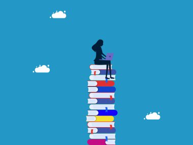 Öğrenmek ya da araştırma. Dizüstü bilgisayarı olan kadın yüksek miktarda kitap vektörü üzerinde çalışıyor