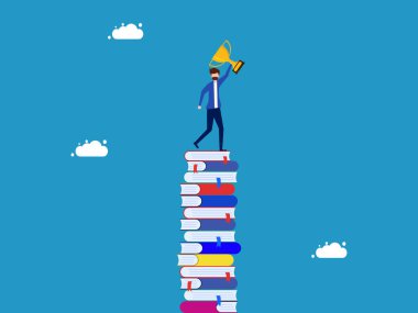 Hayatta öğrenmede zafer. Mutlu adam elinde bir yığın kitap vektörüyle ayakta duruyor.