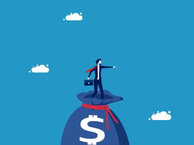 Zenginlik yaratma ve yatırım gelişimi. İşadamı büyük bir para çantası vektörünü işaret ediyor.