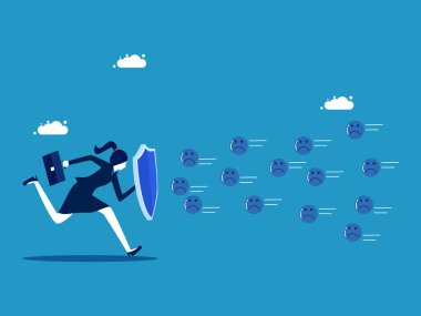 İş kadını koruyucu kalkan tutuyor ve olumsuz düşünce vektörüne direniyor.