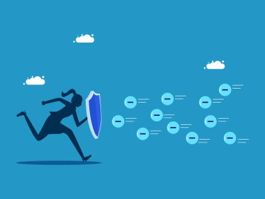 Olumsuz düşüncelere karşı koy. Kadın negatif enerji vektörüne karşı koruyucu kalkan tutuyor.