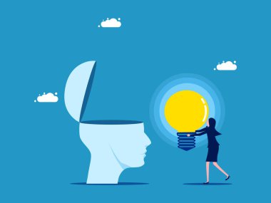 Beyni bilgiyle doldur. İş kadını beyin vektörüne ampul veriyor