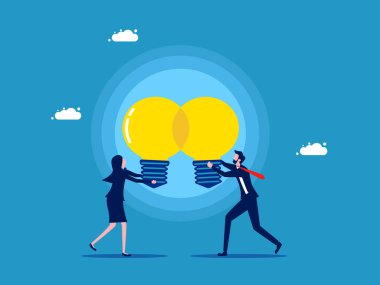 Aynı fikri keşfedin. İş adamları büyük bir ampulü tutarak el ele tutuşur. vektör