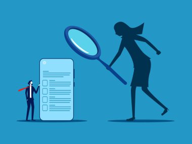 İnternetten bilgileri kontrol et. İş kadını patron çalışan akıllı telefonunun verilerini kontrol ediyor. vektör