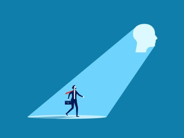 Yeni fikirler buldum. İş adamı parlayan kafaya bakar. Vektör