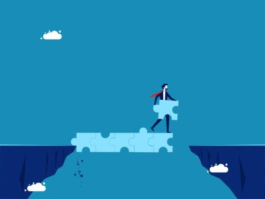 Engelleri aşmak için kendini geliştiriyorsun. İş adamı yapboz köprüsünü uçuruma bağlıyor. Vektör